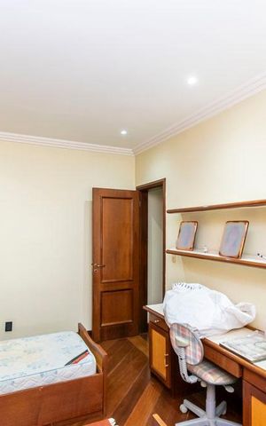 Casa à venda com 250m², 3 quartos e 4 vagas Casa à venda com 250m², 3 quartos e 4 vagasQuarto 1