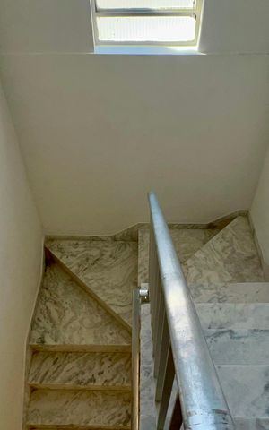 Casa para alugar com 240m², 3 quartos e 2 vagasEscada