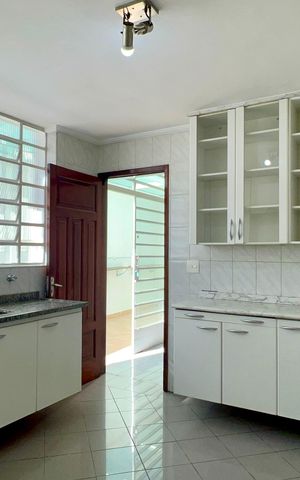 Casa para alugar com 240m², 3 quartos e 2 vagasCozinha