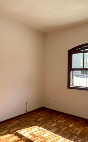 Casa para alugar com 240m², 3 quartos e 2 vagasSuite