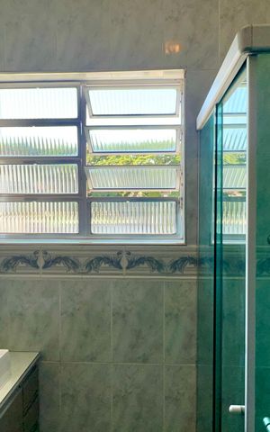 Casa para alugar com 240m², 3 quartos e 2 vagasBanheiro