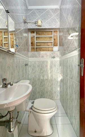 Casa para alugar com 240m², 3 quartos e 2 vagasBanheiro de serviço