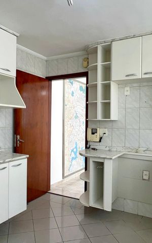 Casa para alugar com 240m², 3 quartos e 2 vagasCozinha