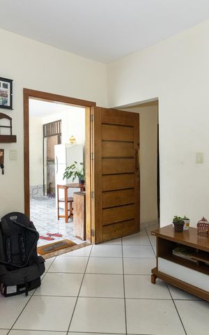 Casa à venda com 330m², 3 quartos e 4 vagas Casa à venda com 330m², 3 quartos e 4 vagasSala