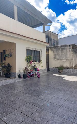 Casa à venda com 330m², 3 quartos e 4 vagas Casa à venda com 330m², 3 quartos e 4 vagasQuintal