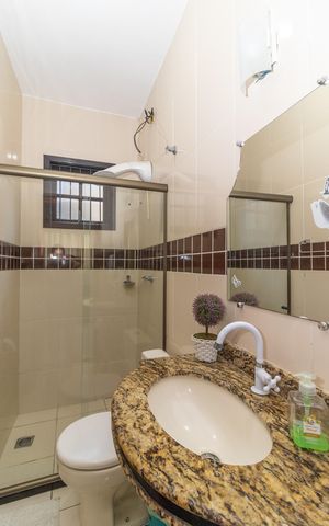 Casa à venda com 330m², 3 quartos e 4 vagas Casa à venda com 330m², 3 quartos e 4 vagasBanheiro