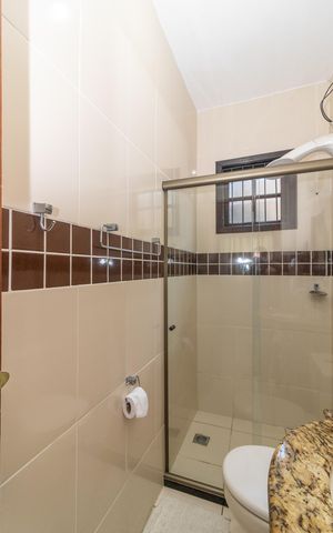 Casa à venda com 330m², 3 quartos e 4 vagas Casa à venda com 330m², 3 quartos e 4 vagasBanheiro