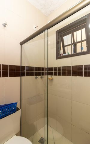 Casa à venda com 330m², 3 quartos e 4 vagas Casa à venda com 330m², 3 quartos e 4 vagasBanheiro da Suíte 2