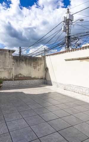 Casa à venda com 330m², 3 quartos e 4 vagas Casa à venda com 330m², 3 quartos e 4 vagasQuintal