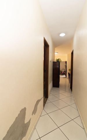 Casa à venda com 330m², 3 quartos e 4 vagas Casa à venda com 330m², 3 quartos e 4 vagasCorredor