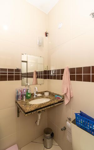 Casa à venda com 330m², 3 quartos e 4 vagas Casa à venda com 330m², 3 quartos e 4 vagasBanheiro da Suíte 2