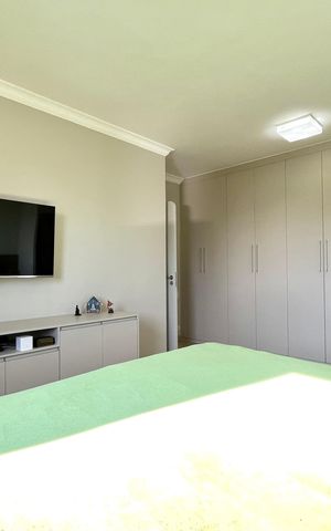 Apartamento à venda com 180m², 3 quartos e 3 vagas Apartamento à venda com 180m², 3 quartos e 3 vagasSuite