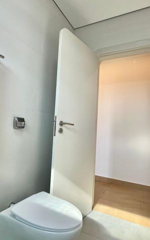 Apartamento à venda com 180m², 3 quartos e 3 vagas Apartamento à venda com 180m², 3 quartos e 3 vagasBanheiro Corredor