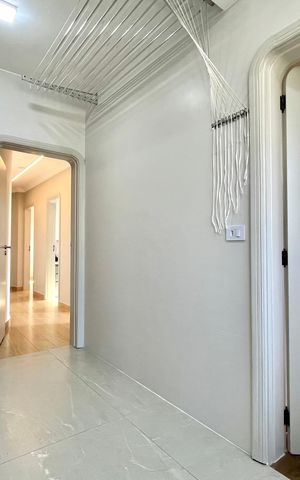 Apartamento à venda com 180m², 3 quartos e 3 vagas Apartamento à venda com 180m², 3 quartos e 3 vagasÁrea de Serviço