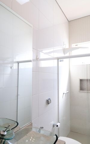 Casa de condomínio para alugar com 210m², 3 quartos e 3 vagasBanheiro do Quarto 3