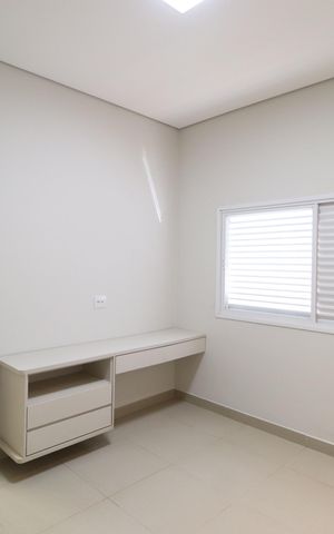 Casa de condomínio para alugar com 210m², 3 quartos e 3 vagasQuarto 1 - Suíte