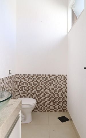 Casa de condomínio para alugar com 210m², 3 quartos e 3 vagasBanheiro da varanda
