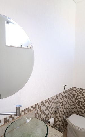 Casa de condomínio para alugar com 210m², 3 quartos e 3 vagasBanheiro da varanda