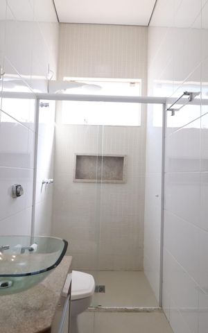 Casa de condomínio para alugar com 210m², 3 quartos e 3 vagasBanheiro do Quarto 3