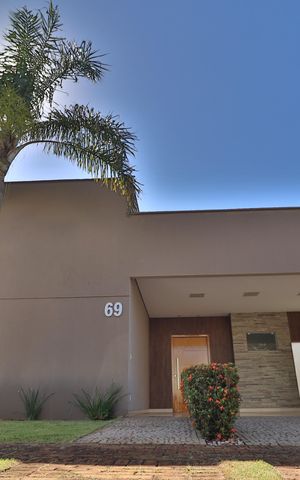 Casa de condomínio para alugar com 210m², 3 quartos e 3 vagasFachada