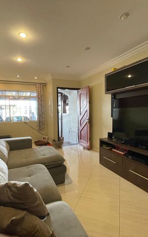 Casa de condomínio à venda com 150m², 4 quartos e 2 vagas Casa de condomínio à venda com 150m², 4 quartos e 2 vagasSala