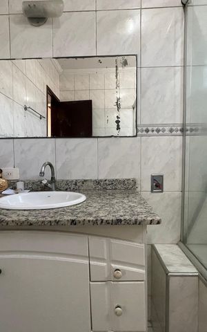 Casa de condomínio à venda com 150m², 4 quartos e 2 vagas Casa de condomínio à venda com 150m², 4 quartos e 2 vagasBanheiro 1
