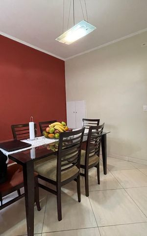 Casa de condomínio à venda com 150m², 4 quartos e 2 vagas Casa de condomínio à venda com 150m², 4 quartos e 2 vagasSala de Jantar