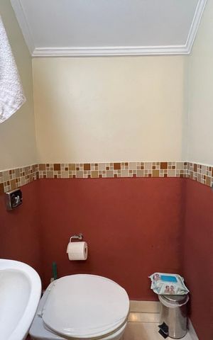 Casa de condomínio à venda com 150m², 4 quartos e 2 vagas Casa de condomínio à venda com 150m², 4 quartos e 2 vagasBanheiro 3