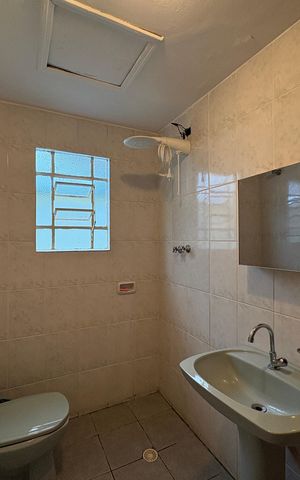 Casa à venda com 180m², 2 quartos e 1 vaga Casa à venda com 180m², 2 quartos e 1 vagaBanheiro