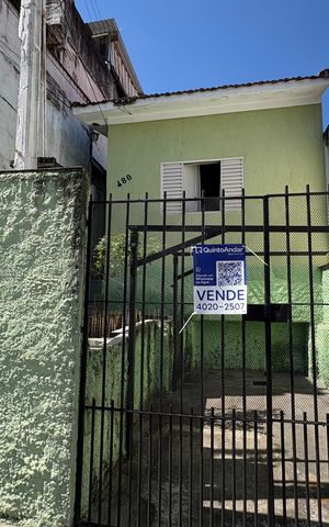Casa à venda com 180m², 2 quartos e 1 vaga Casa à venda com 180m², 2 quartos e 1 vagaFachada