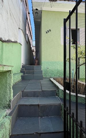 Casa à venda com 180m², 2 quartos e 1 vaga Casa à venda com 180m², 2 quartos e 1 vagaEntrada