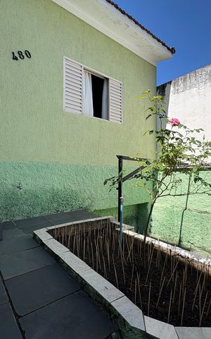 Casa à venda com 180m², 2 quartos e 1 vaga Casa à venda com 180m², 2 quartos e 1 vagaEntrada