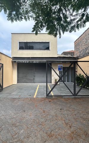 Casa à venda com 210m², 3 quartos e 3 vagas Casa à venda com 210m², 3 quartos e 3 vagasFachada