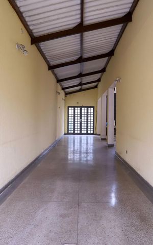Casa à venda com 210m², 3 quartos e 3 vagas Casa à venda com 210m², 3 quartos e 3 vagasGaragem