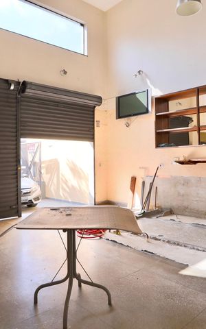 Casa à venda com 210m², 3 quartos e 3 vagas Casa à venda com 210m², 3 quartos e 3 vagasSala
