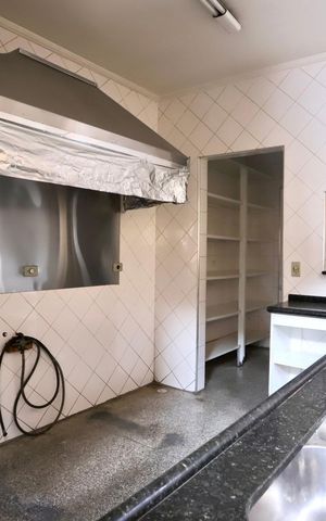 Casa à venda com 210m², 3 quartos e 3 vagas Casa à venda com 210m², 3 quartos e 3 vagasCozinha
