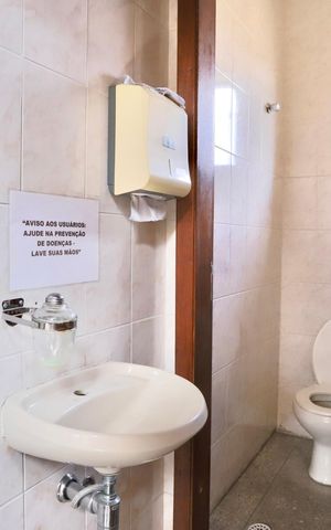 Casa à venda com 210m², 3 quartos e 3 vagas Casa à venda com 210m², 3 quartos e 3 vagasBanheiro 1