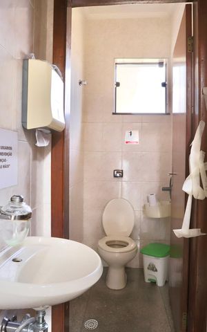 Casa à venda com 210m², 3 quartos e 3 vagas Casa à venda com 210m², 3 quartos e 3 vagasBanheiro 1