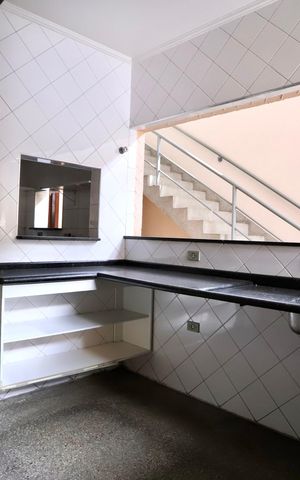 Casa à venda com 210m², 3 quartos e 3 vagas Casa à venda com 210m², 3 quartos e 3 vagasCozinha