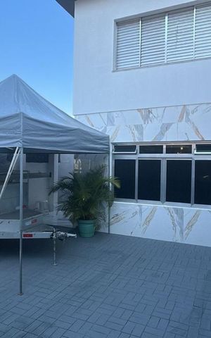 Casa à venda com 180m², 2 quartos e 2 vagas Casa à venda com 180m², 2 quartos e 2 vagasÁrea externa