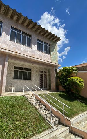Casa à venda com 400m², 4 quartos e 1 vaga