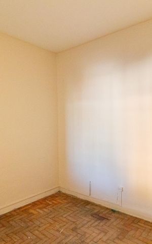 Casa à venda com 250m², 5 quartos e 2 vagas Casa à venda com 250m², 5 quartos e 2 vagasQuarto 1