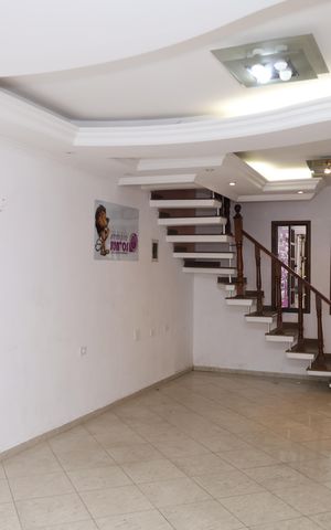 Casa para alugar com 355m², 6 quartos e 3 vagasSala