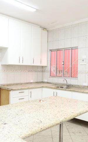 Casa para alugar com 355m², 6 quartos e 3 vagasCozinha