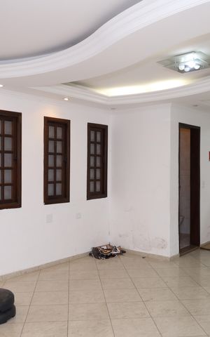 Casa para alugar com 355m², 6 quartos e 3 vagasSala