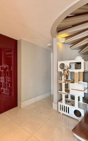Apartamento para alugar com 784m², 5 quartos e 6 vagas Apartamento para alugar com 784m², 5 quartos e 6 vagasEscadas