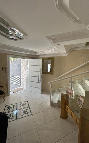 Casa para alugar com 250m², 4 quartos e 6 vagasSala
