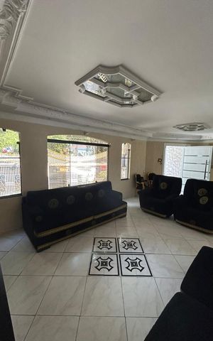 Casa para alugar com 250m², 4 quartos e 6 vagasSala