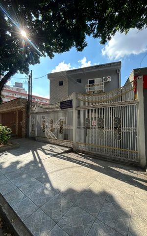 Casa para alugar com 250m², 4 quartos e 6 vagasFachada