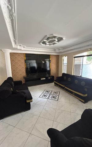 Casa para alugar com 250m², 4 quartos e 6 vagasSala